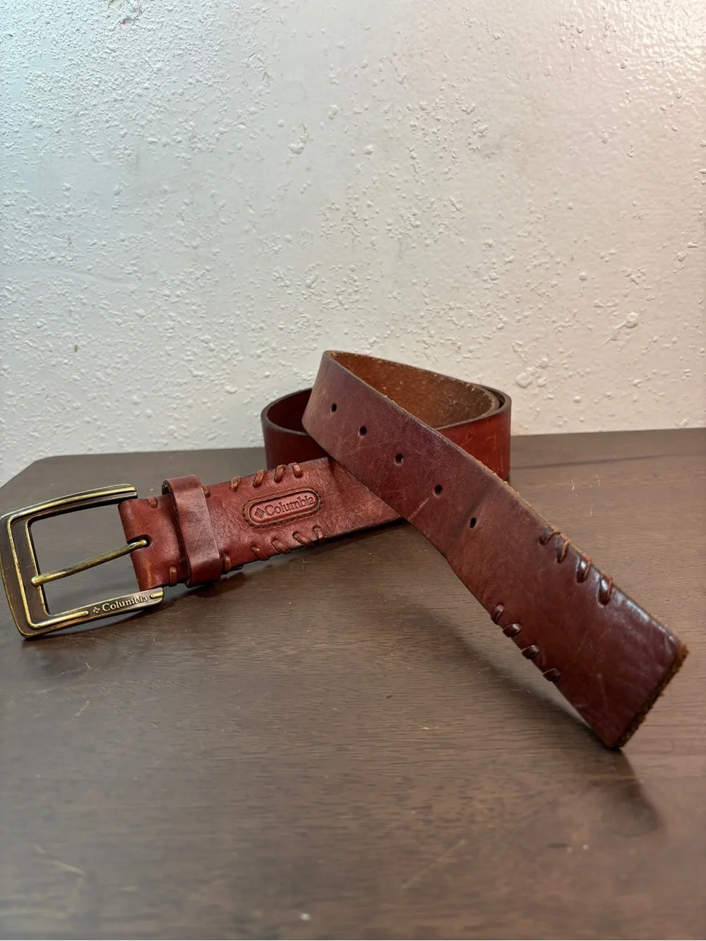 Columbia Men's Chestnut Brown Leather Belt with Brass-Tone Buckle